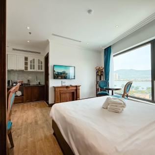 Premier Double River View