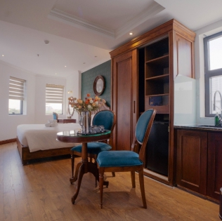 Superior Double With Window