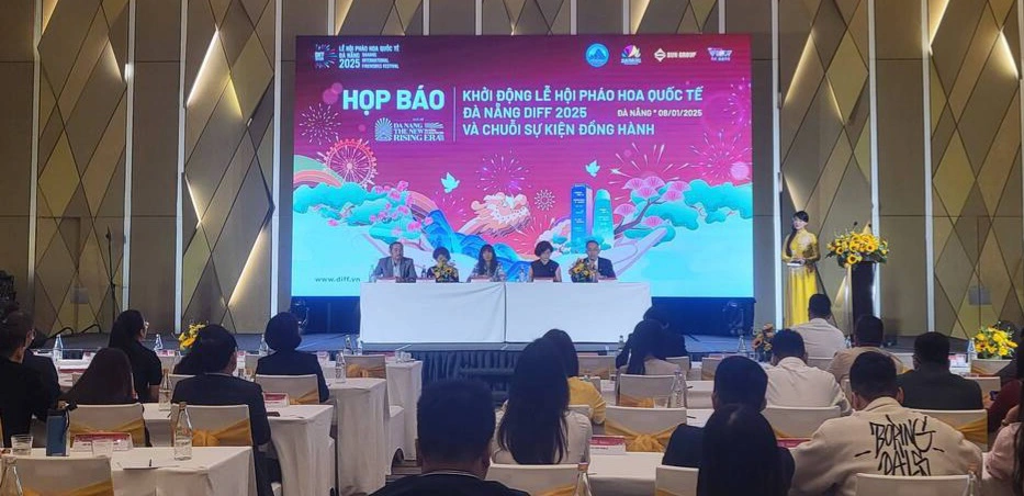 Quang cảnh buổi họp báo.