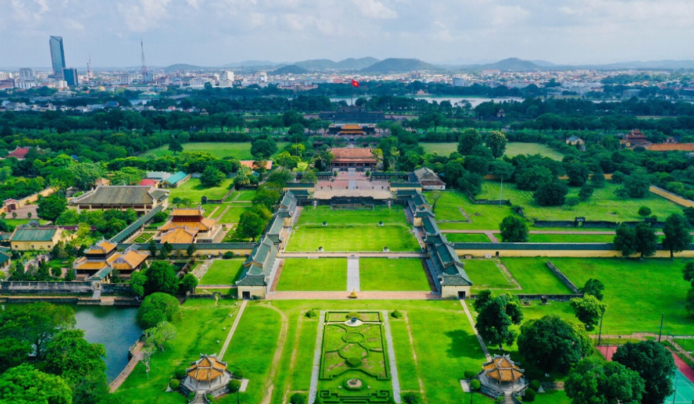 Tour Huế 2 ngày 1 đêm khám phá địa điểm du lịch nổi tiếng