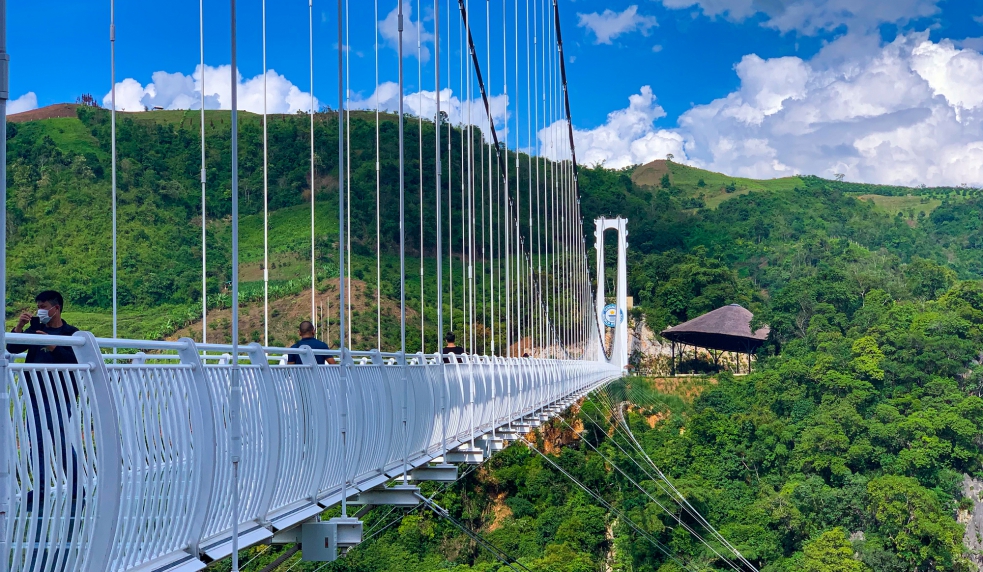 Tour Mộc Châu – Cầu Kính Bạch Long 2N1Đ (Homestay)