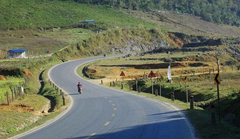 Tour Mai Châu – Mộc Châu – Cầu Kính Bạch Long 2N1Đ (Homestay)