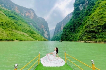 Tour Hà Giang - Cột cờ Lũng Cú - Sông Nho Quế 3N2Đ