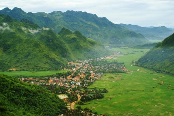 Tour Mai Châu – Mộc Châu – Cầu Kính Bạch Long 2N1Đ (Homestay)